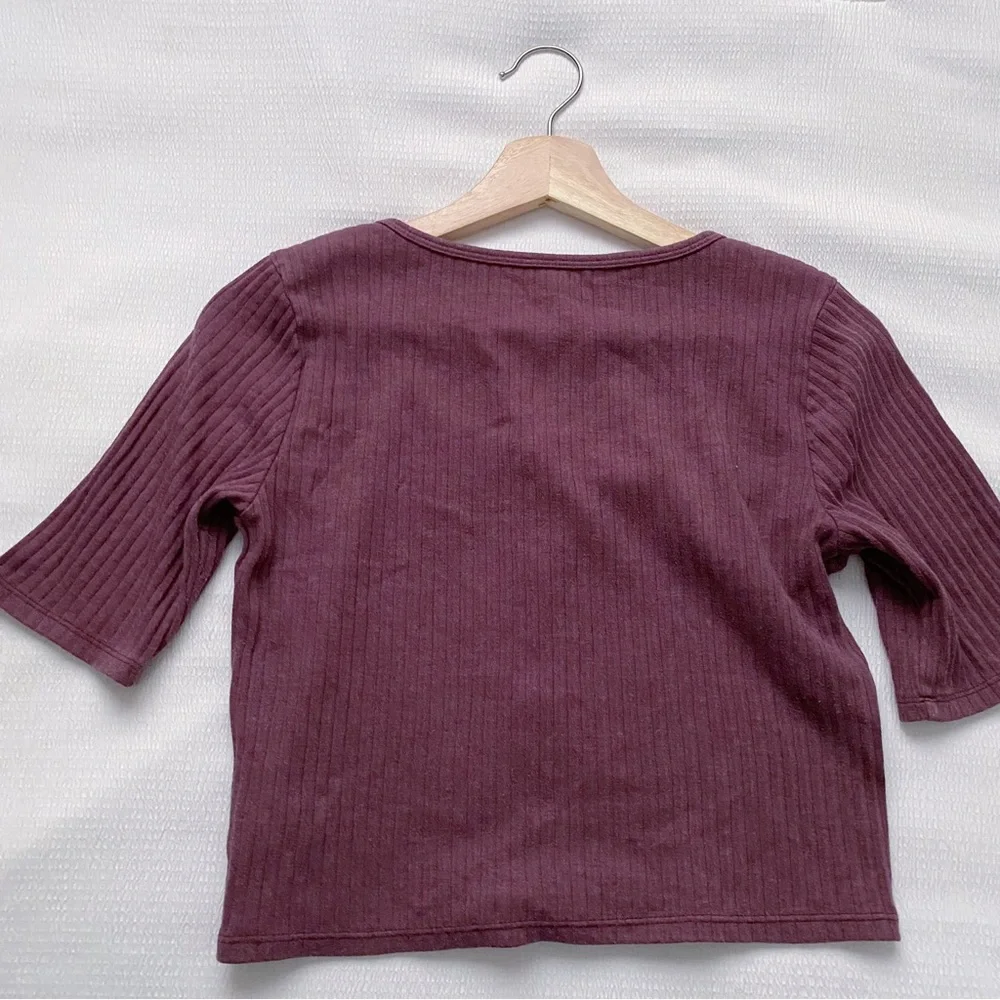 AEO Ribbed Button Down Crop Top - Picture 2 of 9